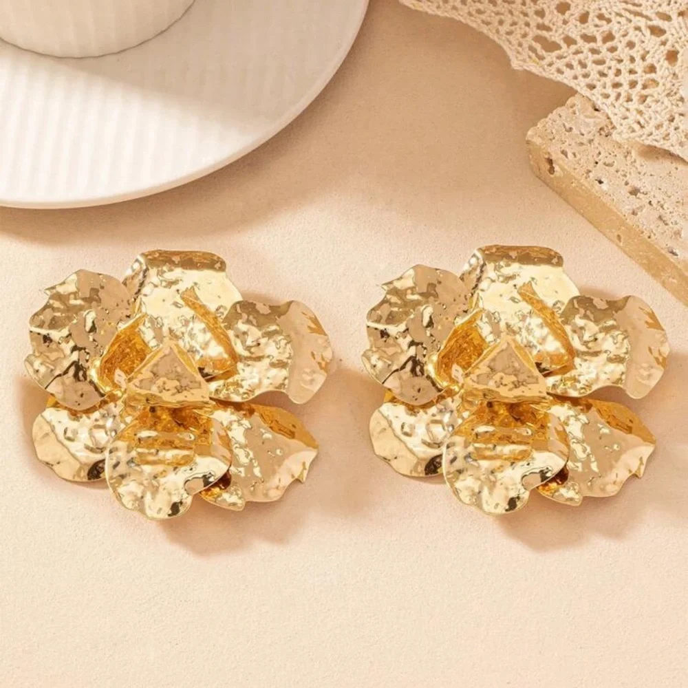 Flower statement earrings beautiful elegant 🤩✨✨ with beautiful gift box …